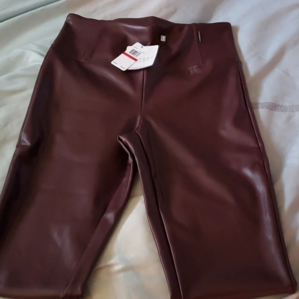 🎉HP🎉Laundry by Shelli Segal Faux Leather Pants